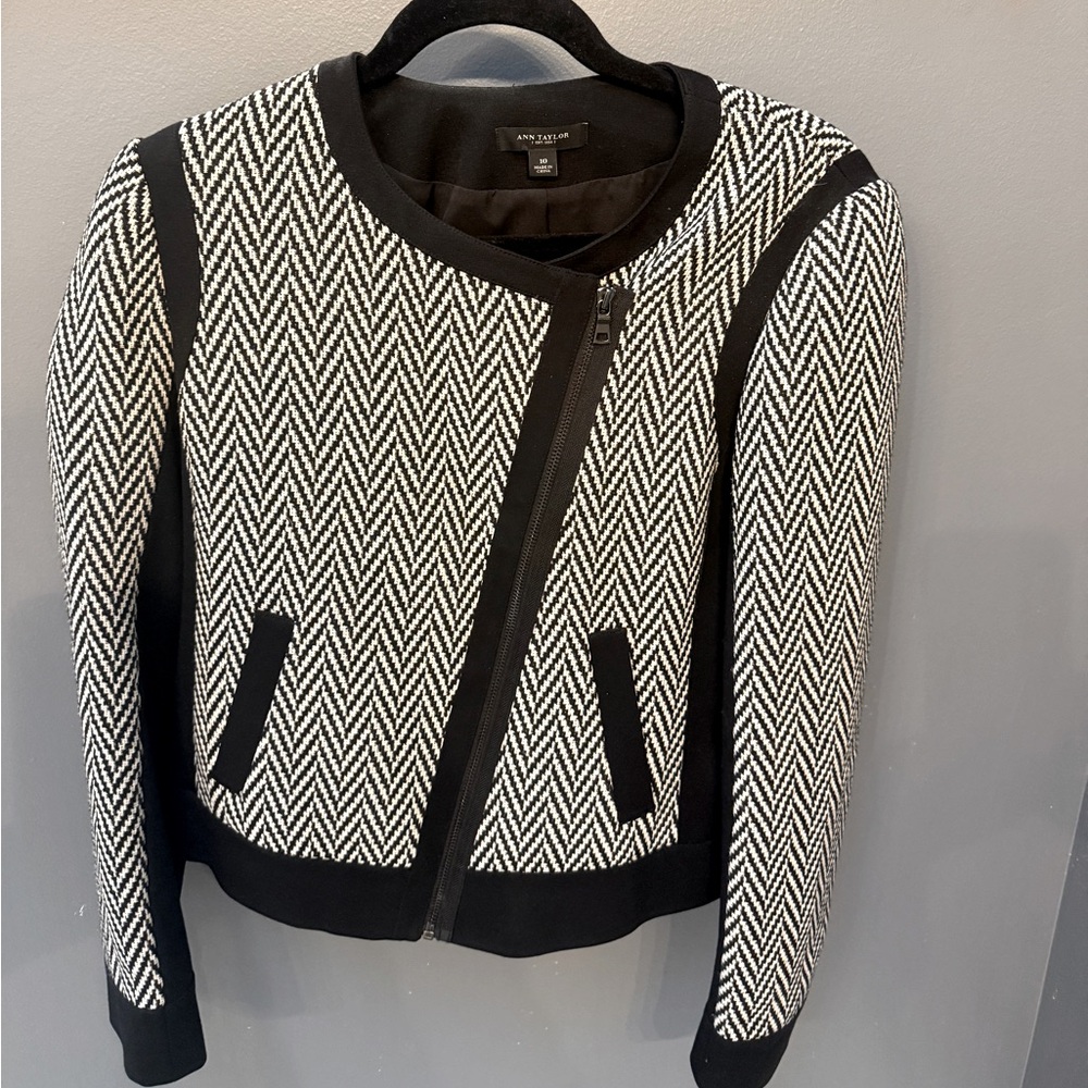 Ann Taylor tweed moto jacket size 10. Like new.